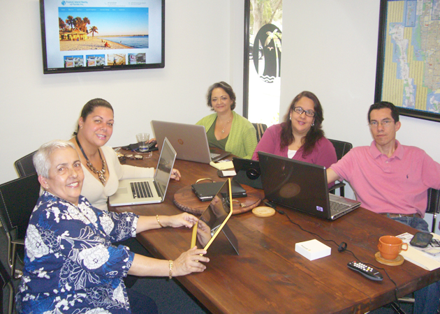 A group picture of those who work at Tropical Island Realty of Florida